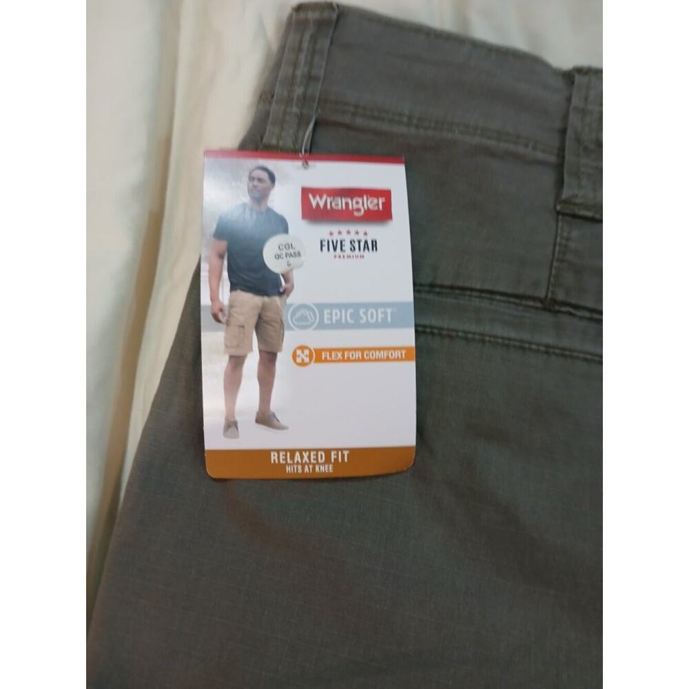 Wrangler Cargo Shorts Men's 44 Olive Relaxed fit Flex comfort NWT - Picture 10 of 14